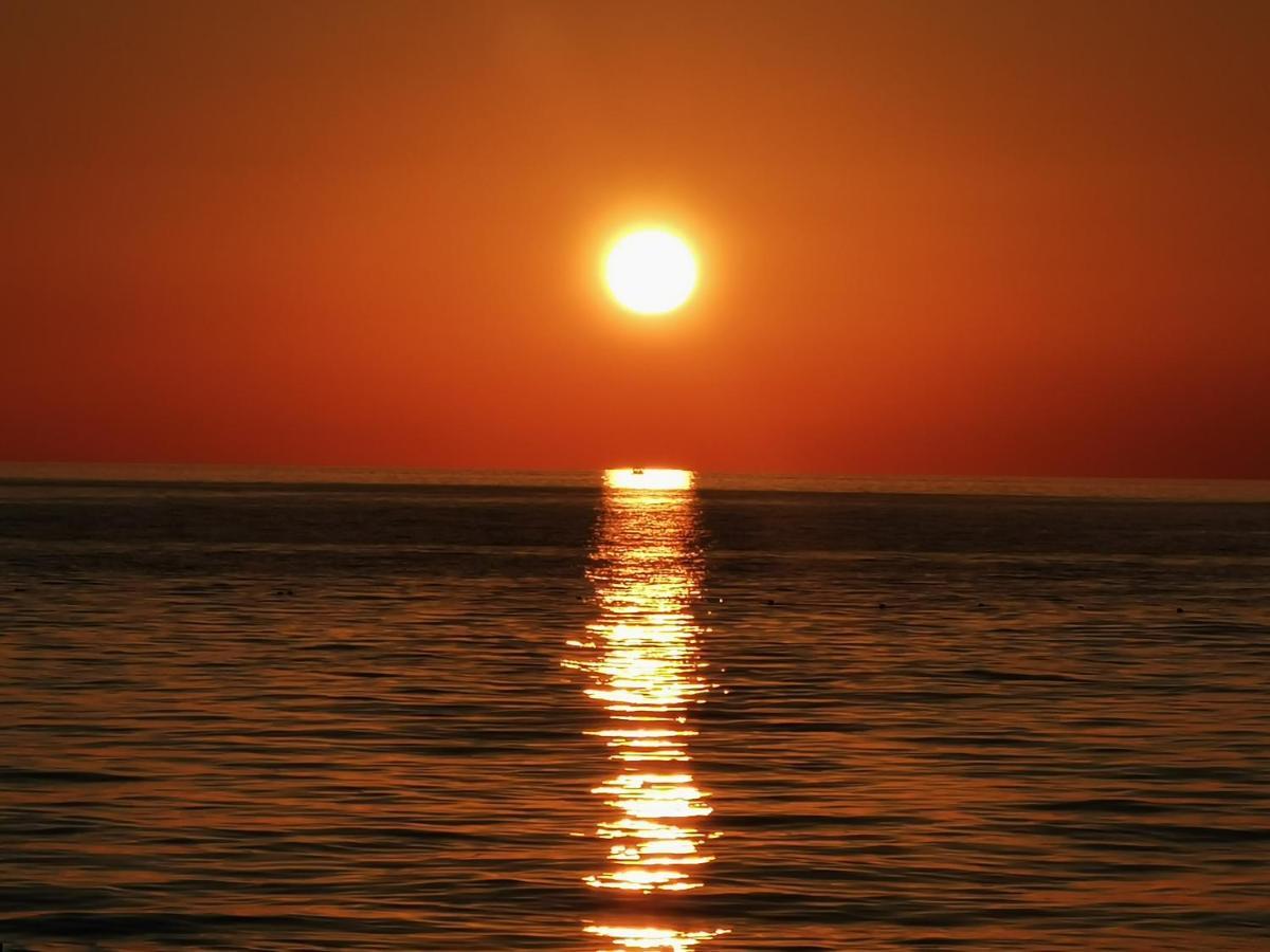 Apartment Sunrise Garden And Sea View ペロイ エクステリア 写真