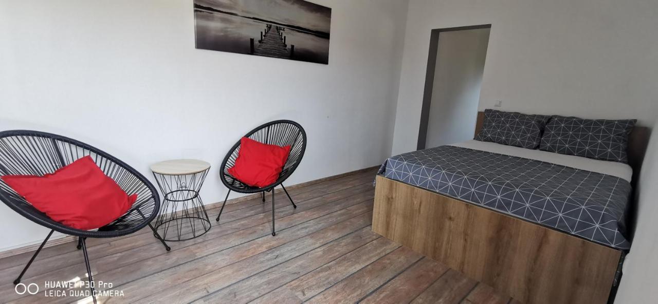 Apartment Sunrise Garden And Sea View ペロイ エクステリア 写真