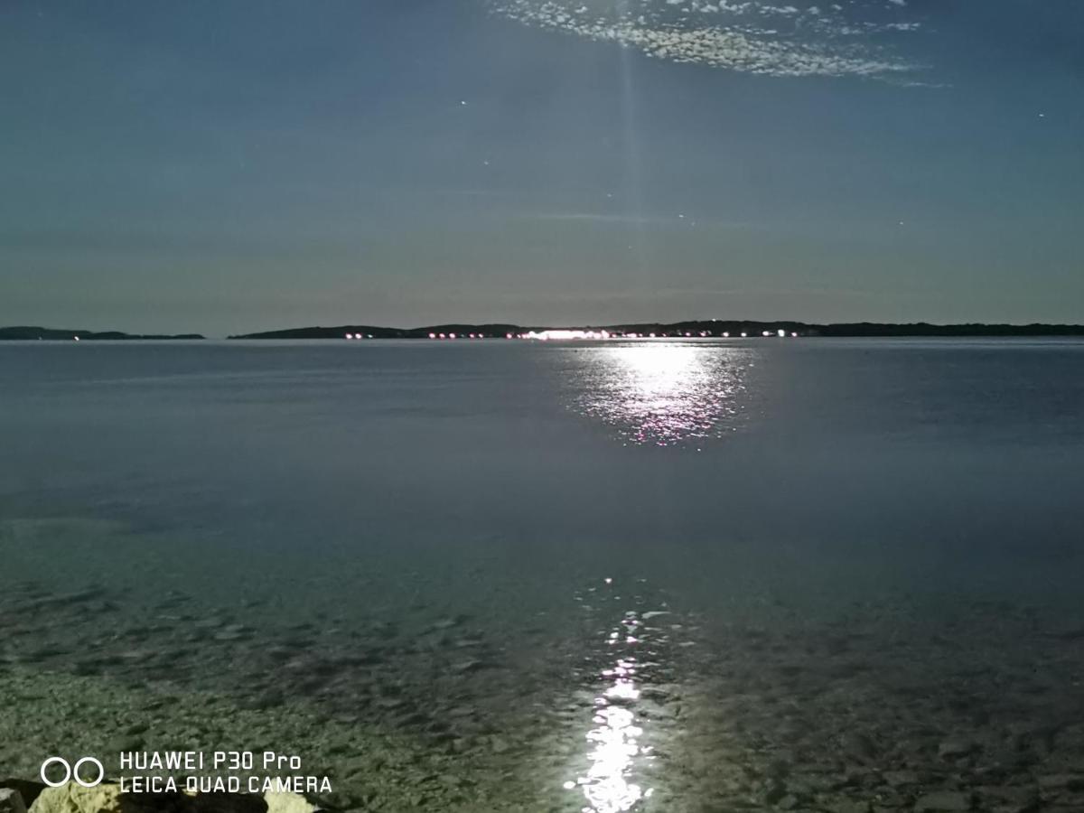 Apartment Sunrise Garden And Sea View ペロイ エクステリア 写真