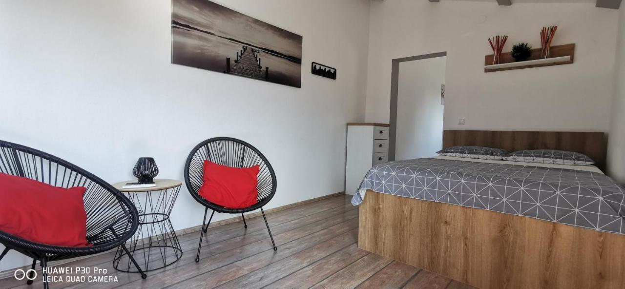 Apartment Sunrise Garden And Sea View ペロイ エクステリア 写真
